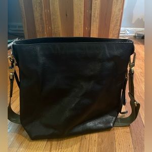 Black Fossil shoulder and crossbody bag!